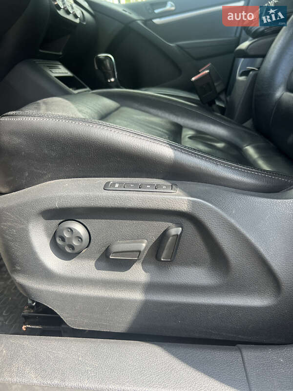 Позашляховик / Кросовер Volkswagen Tiguan 2012 в Житомирі