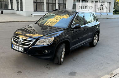 Внедорожник / Кроссовер Volkswagen Tiguan 2010 в Харькове