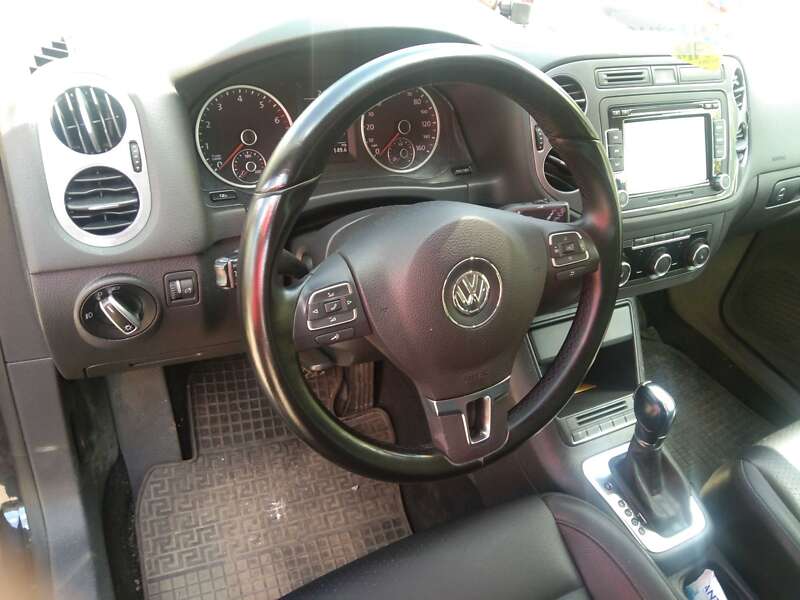 Внедорожник / Кроссовер Volkswagen Tiguan 2011 в Березане