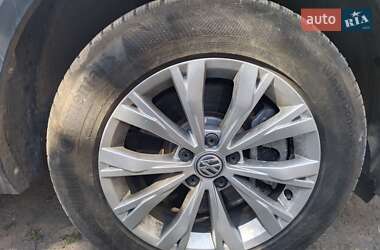 Позашляховик / Кросовер Volkswagen Tiguan 2019 в 