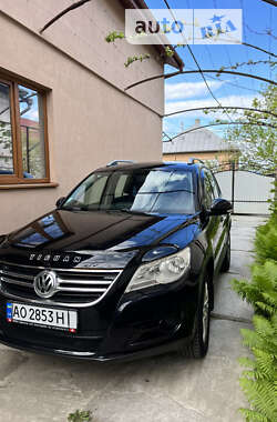 Внедорожник / Кроссовер Volkswagen Tiguan 2010 в Виноградове