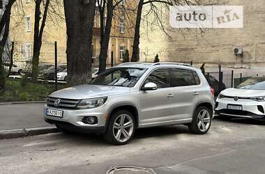 Внедорожник / Кроссовер Volkswagen Tiguan 2015 в Софиевской Борщаговке