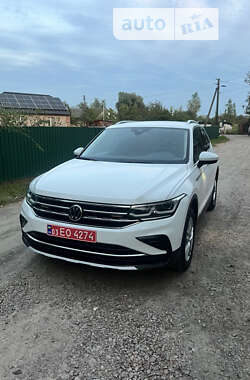 Внедорожник / Кроссовер Volkswagen Tiguan 2021 в Коростене