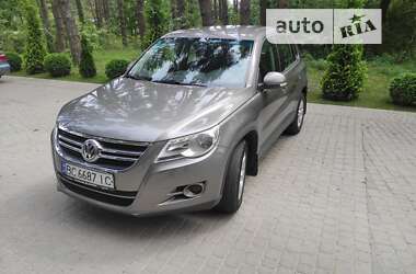 Внедорожник / Кроссовер Volkswagen Tiguan 2010 в Львове