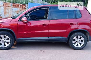 Внедорожник / Кроссовер Volkswagen Tiguan 2010 в Шостке