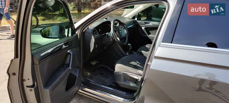 Внедорожник / Кроссовер Volkswagen Tiguan 2017 в Горишних Плавнях