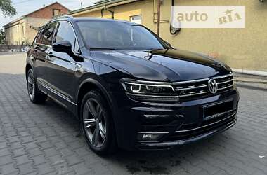 Внедорожник / Кроссовер Volkswagen Tiguan 2017 в Черновцах