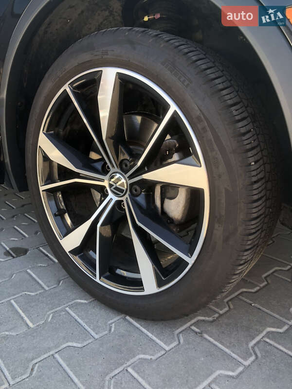 Позашляховик / Кросовер Volkswagen Tiguan 2021 в Києві