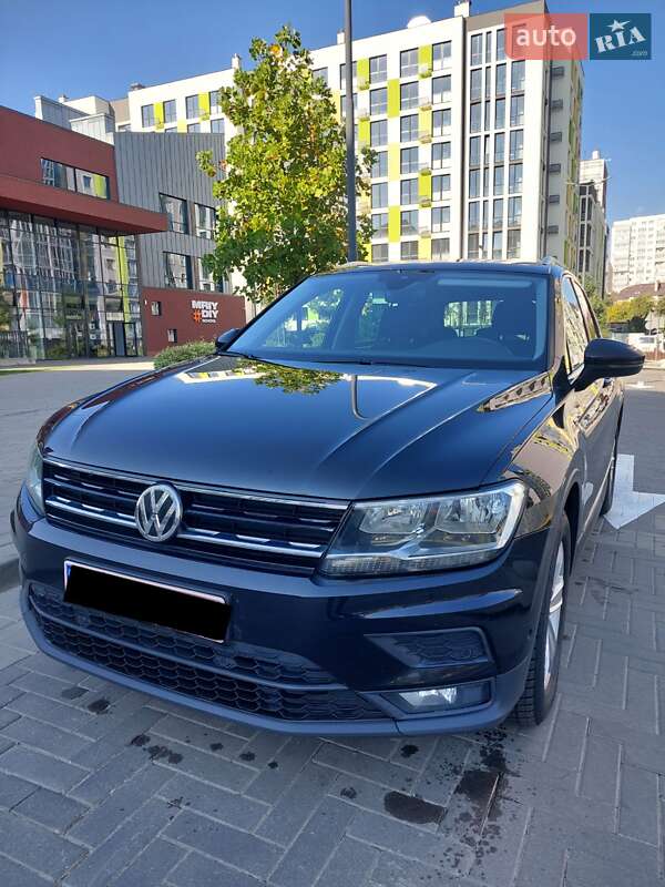 Внедорожник / Кроссовер Volkswagen Tiguan 2019 в 