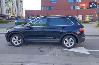 Внедорожник / Кроссовер Volkswagen Tiguan 2019 в 