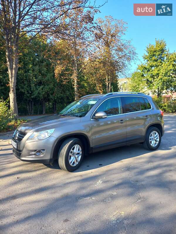 Позашляховик / Кросовер Volkswagen Tiguan 2010 в Луцьку