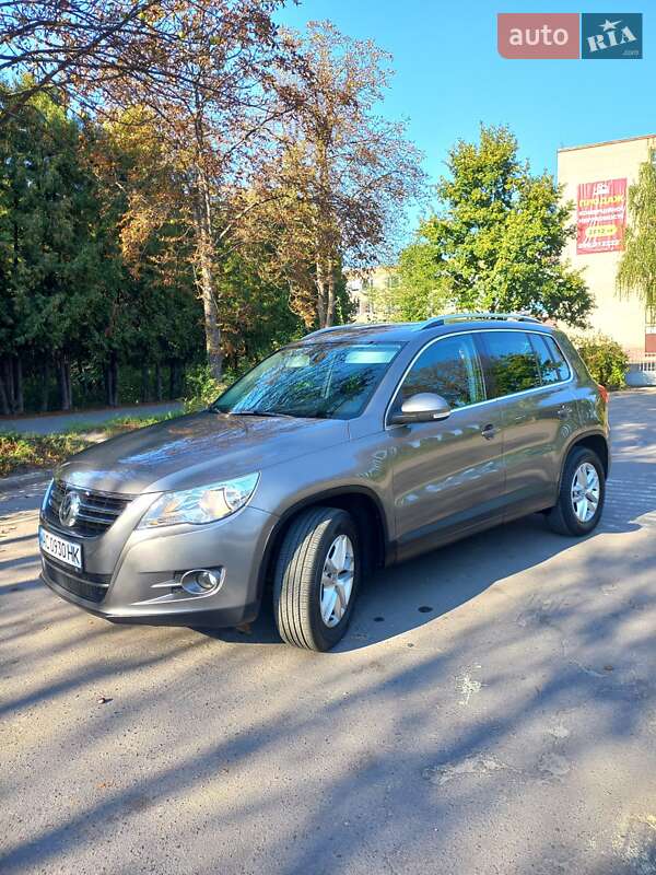 Позашляховик / Кросовер Volkswagen Tiguan 2010 в Луцьку