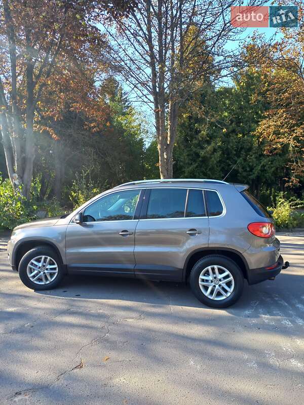 Позашляховик / Кросовер Volkswagen Tiguan 2010 в Луцьку