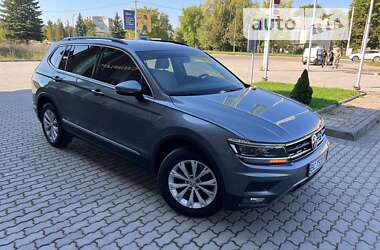 Внедорожник / Кроссовер Volkswagen Tiguan 2017 в Дрогобыче