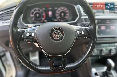 Внедорожник / Кроссовер Volkswagen Tiguan 2017 в 
