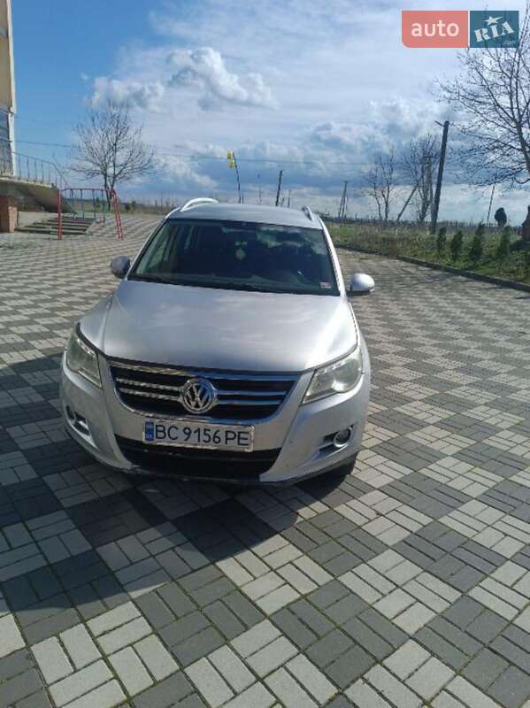 Внедорожник / Кроссовер Volkswagen Tiguan 2010 в Буске