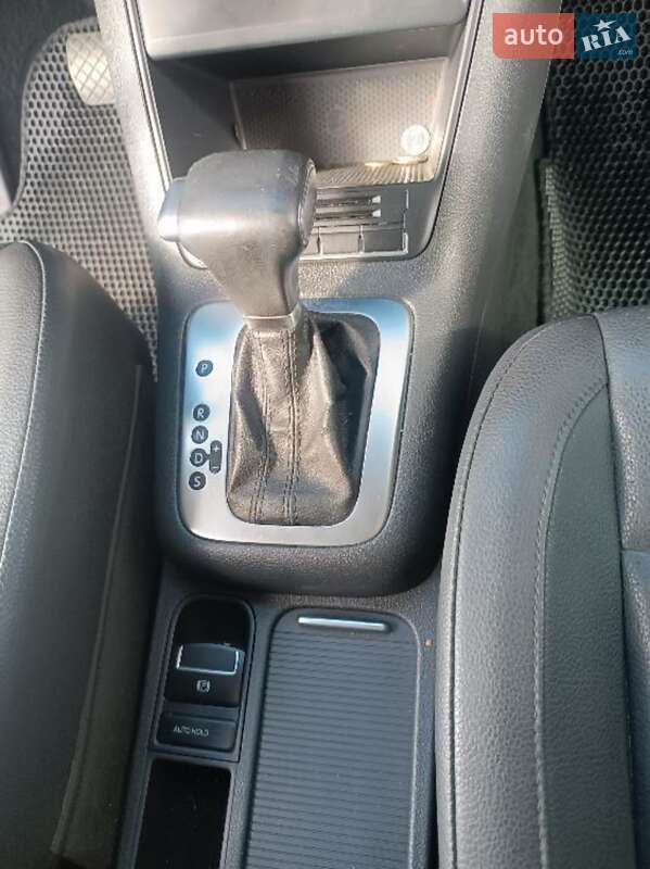 Внедорожник / Кроссовер Volkswagen Tiguan 2010 в Буске