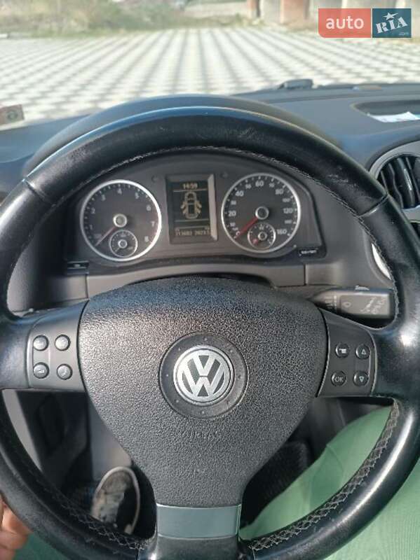 Внедорожник / Кроссовер Volkswagen Tiguan 2010 в Буске