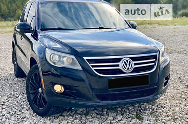 Внедорожник / Кроссовер Volkswagen Tiguan 2009 в Новояворовске