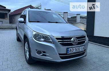 Внедорожник / Кроссовер Volkswagen Tiguan 2011 в Солотвине