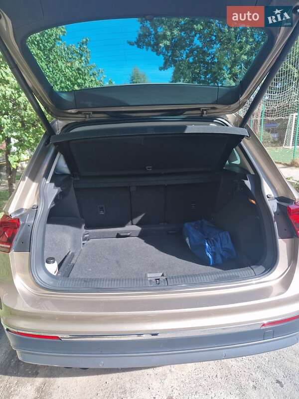 Внедорожник / Кроссовер Volkswagen Tiguan 2019 в Львове