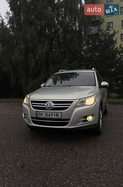 Позашляховик / Кросовер Volkswagen Tiguan 2011 в 