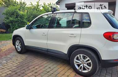 Внедорожник / Кроссовер Volkswagen Tiguan 2010 в 