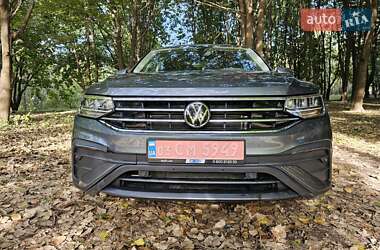 Внедорожник / Кроссовер Volkswagen Tiguan 2022 в 