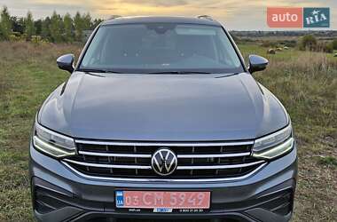 Внедорожник / Кроссовер Volkswagen Tiguan 2022 в 