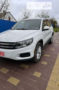 Внедорожник / Кроссовер Volkswagen Tiguan 2017 в Новояворовске