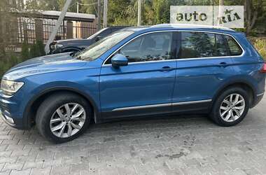 Внедорожник / Кроссовер Volkswagen Tiguan 2017 в Хмельницком