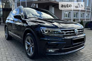 Позашляховик / Кросовер Volkswagen Tiguan 2017 в Чернівцях