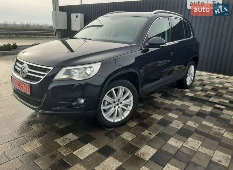 Внедорожник / Кроссовер Volkswagen Tiguan 2010 в Лохвице