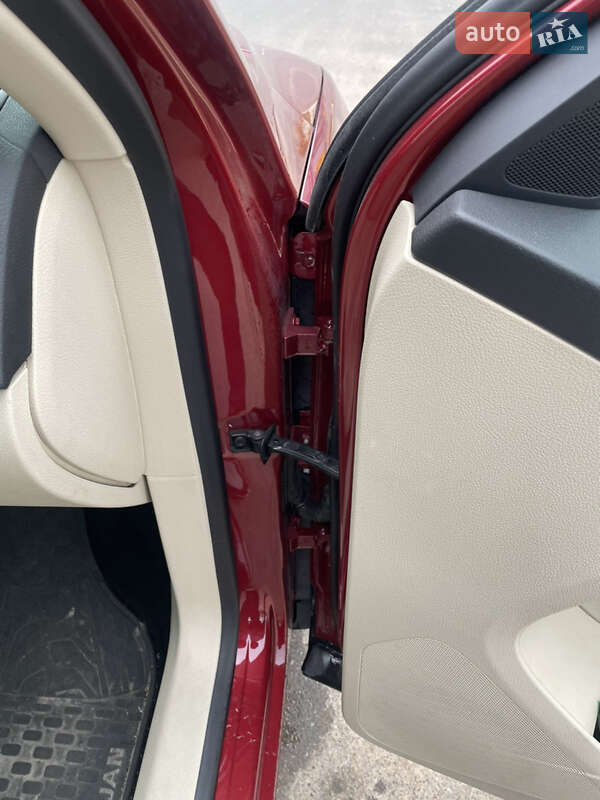 Внедорожник / Кроссовер Volkswagen Tiguan 2012 в Буче