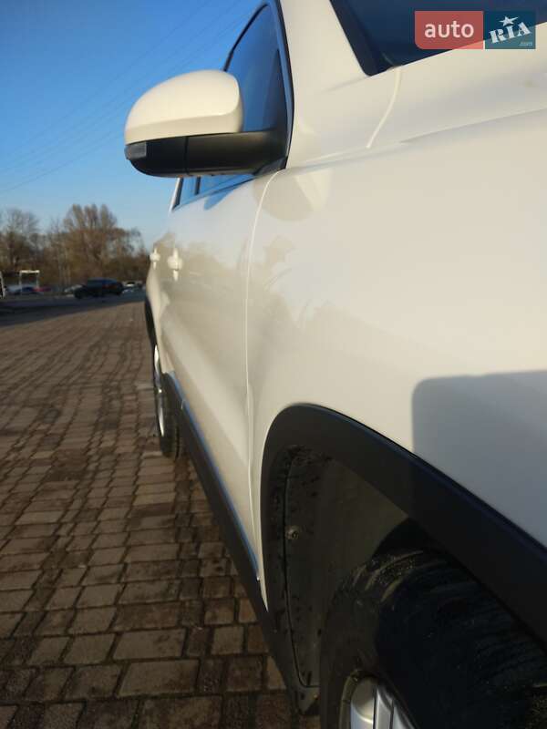 Внедорожник / Кроссовер Volkswagen Tiguan 2012 в Бурштыне