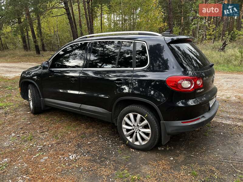 Позашляховик / Кросовер Volkswagen Tiguan 2010 в Києві