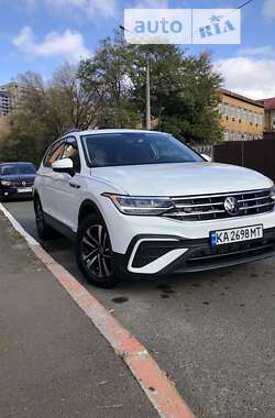 Позашляховик / Кросовер Volkswagen Tiguan 2023 в Києві