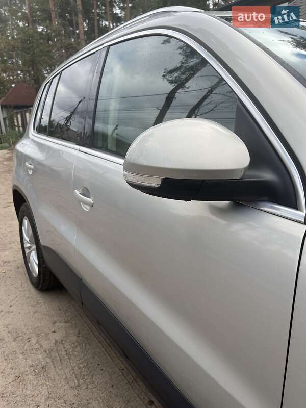 Внедорожник / Кроссовер Volkswagen Tiguan 2010 в Ирпене