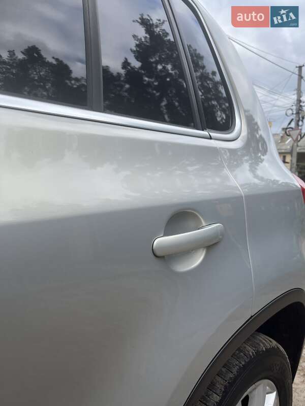 Внедорожник / Кроссовер Volkswagen Tiguan 2010 в Ирпене