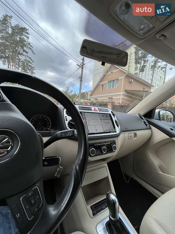 Внедорожник / Кроссовер Volkswagen Tiguan 2010 в Ирпене