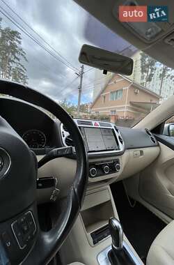 Внедорожник / Кроссовер Volkswagen Tiguan 2010 в 