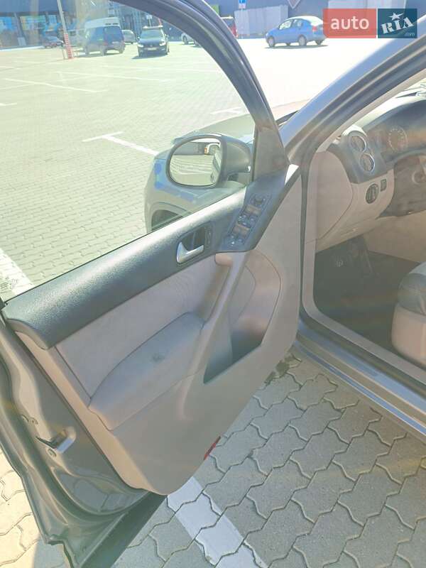 Внедорожник / Кроссовер Volkswagen Tiguan 2010 в Ивано-Франковске