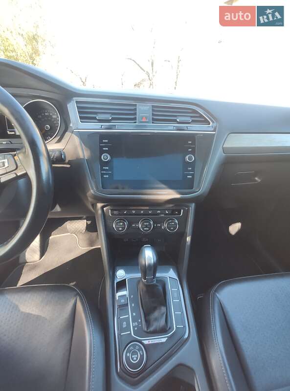 Внедорожник / Кроссовер Volkswagen Tiguan 2017 в Ивано-Франковске