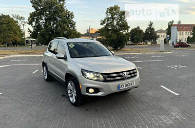 Позашляховик / Кросовер Volkswagen Tiguan 2011 в Харкові