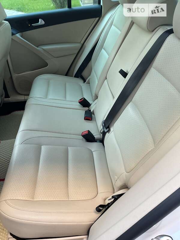 Внедорожник / Кроссовер Volkswagen Tiguan 2012 в Киеве