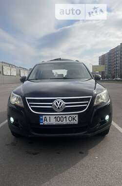 Позашляховик / Кросовер Volkswagen Tiguan 2011 в Києві