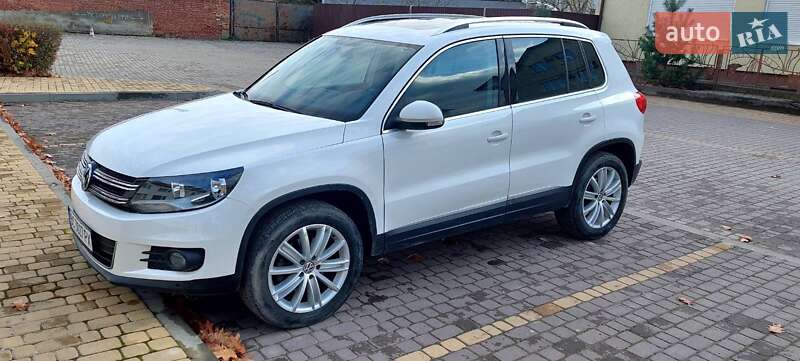 Внедорожник / Кроссовер Volkswagen Tiguan 2011 в Хотове