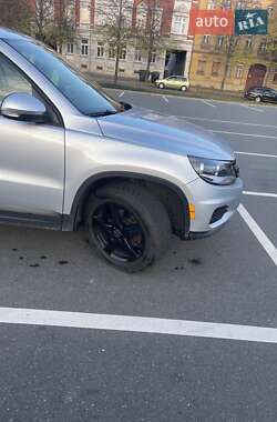 Внедорожник / Кроссовер Volkswagen Tiguan 2013 в 