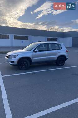 Внедорожник / Кроссовер Volkswagen Tiguan 2013 в 