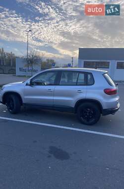Внедорожник / Кроссовер Volkswagen Tiguan 2013 в 